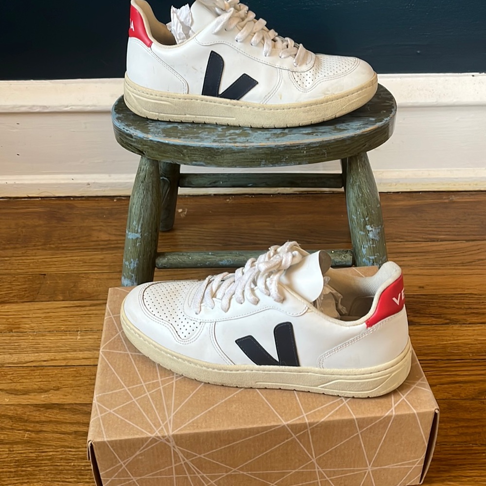 Veja V10 Sneakers